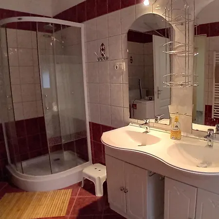 Home Apartman Aparthotel