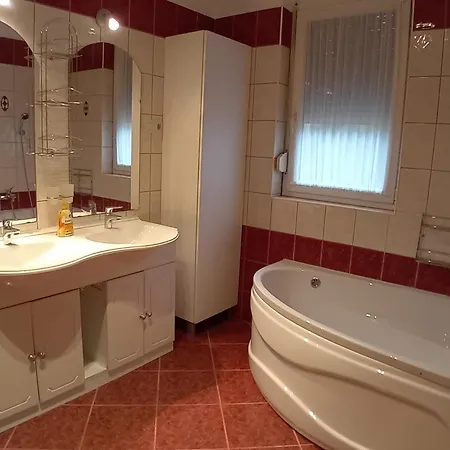 Home Apartman Aparthotel