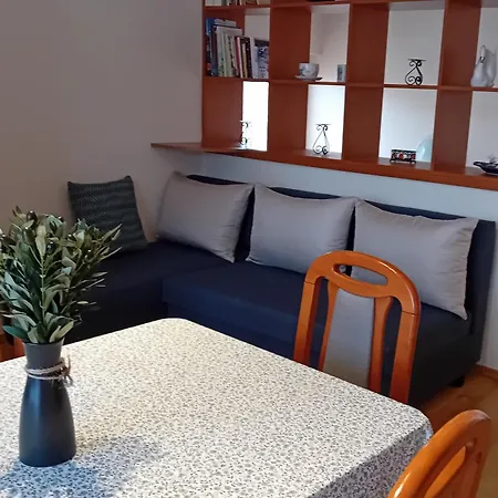Home Apartman Aparthotel